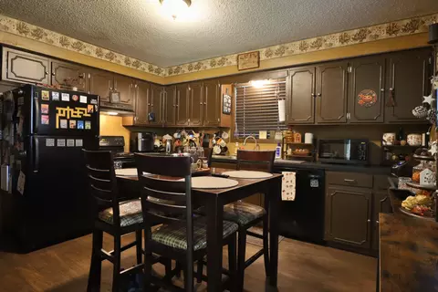 Kitchen - 220 E Berkeley St, Springfield, MO 65807 photo 4 of 4