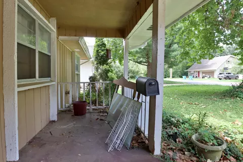 Exterior - 220 E Berkeley St, Springfield, MO 65807 photo 5 of 11