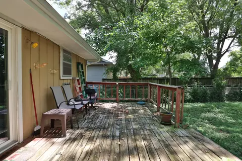 Exterior - 220 E Berkeley St, Springfield, MO 65807 photo 8 of 11