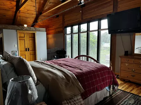 Bedroom - 201 Thomas St, Birch Tree, MO 65438 photo 3 of 4