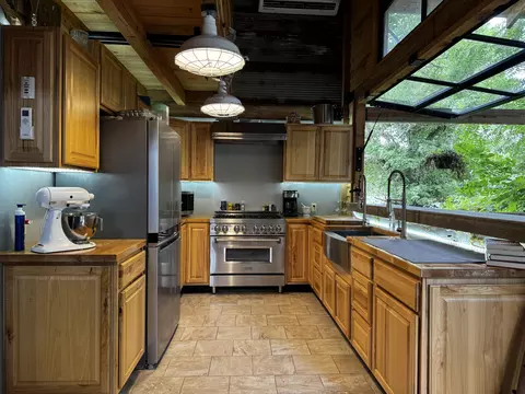 Kitchen - 201 Thomas St, Birch Tree, MO 65438 photo 1 of 5