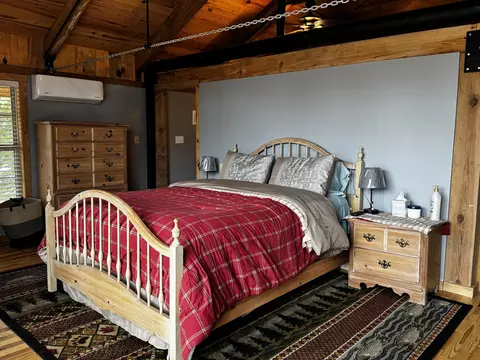 Bedroom - 201 Thomas St, Birch Tree, MO 65438 photo 1 of 4