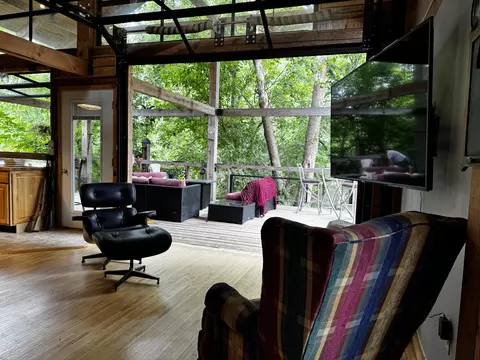 Living - 201 Thomas St, Birch Tree, MO 65438 photo 2 of 7