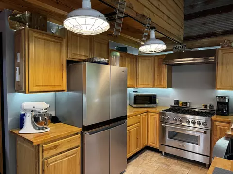 Kitchen - 201 Thomas St, Birch Tree, MO 65438 photo 2 of 5