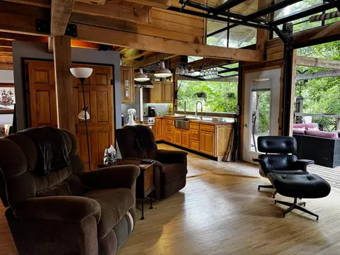 Living - 201 Thomas St, Birch Tree, MO 65438 photo 1 of 7