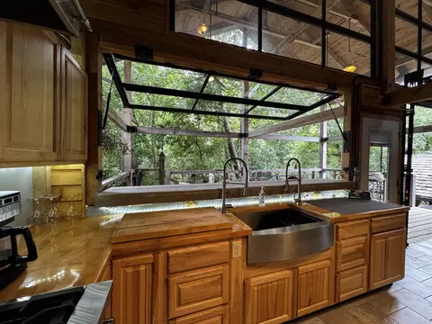 Kitchen - 201 Thomas St, Birch Tree, MO 65438 photo 4 of 5