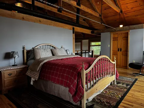 Bedroom - 201 Thomas St, Birch Tree, MO 65438 photo 2 of 4