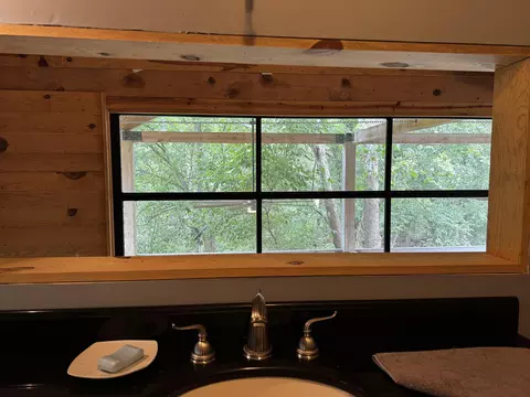 Bath - 201 Thomas St, Birch Tree, MO 65438 photo 9 of 13