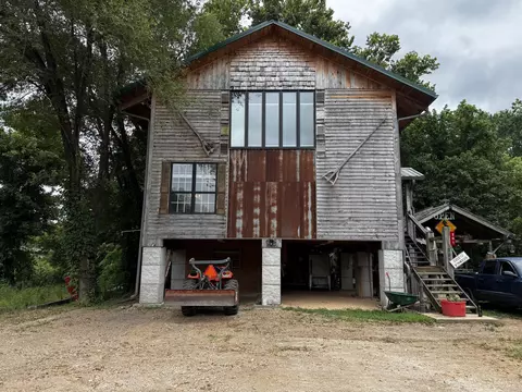 201 Thomas St, Birch Tree, MO 65438