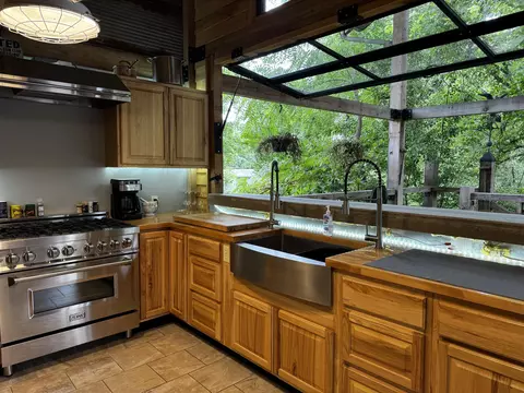 Kitchen - 201 Thomas St, Birch Tree, MO 65438 photo 3 of 5