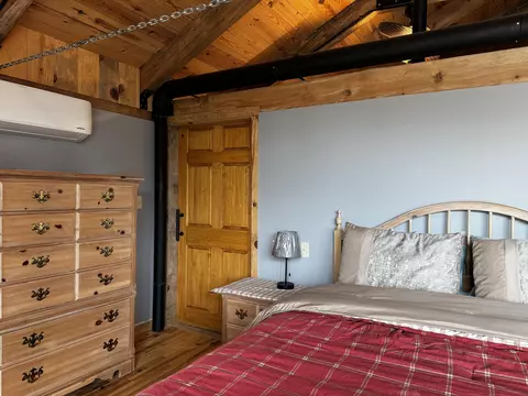 Bedroom - 201 Thomas St, Birch Tree, MO 65438 photo 4 of 4