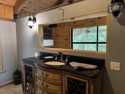 Bath - 201 Thomas St, Birch Tree, MO 65438 photo 8 of 13