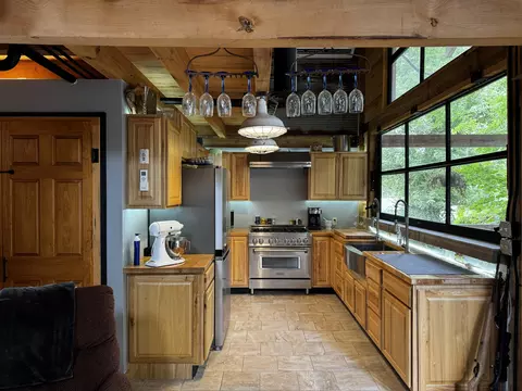 Kitchen - 201 Thomas St, Birch Tree, MO 65438 photo 5 of 5