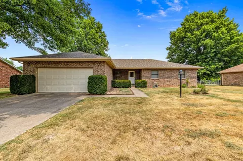 511 Sleepy Meadow Dr, Mount Vernon, MO 65712