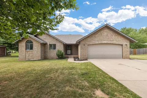 613 Main St, Willard, MO 65781