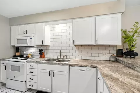 Kitchen - 151 Highland Dr #55-3, Branson, MO 65616 photo 1 of 3
