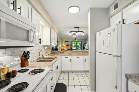 Kitchen - 151 Highland Dr #55-3, Branson, MO 65616 photo 2 of 3