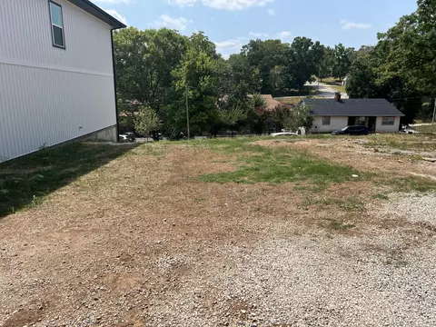 219 W Maddux St, Branson, MO 65616 photo 3