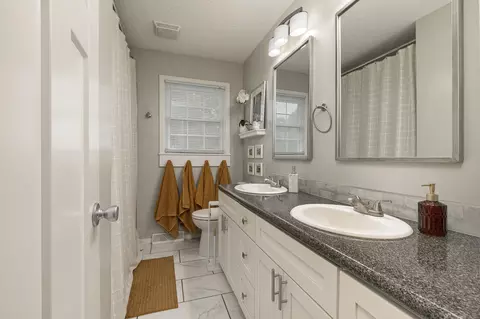 Bath - 1121 S John Ave, Springfield, MO 65804 photo 2 of 2