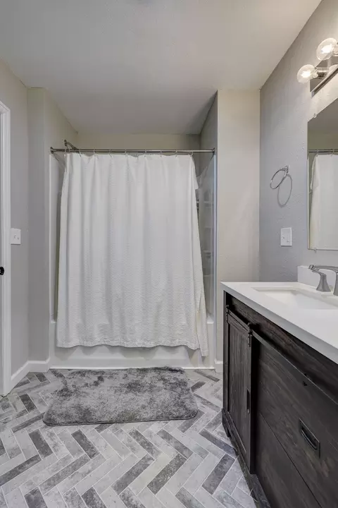 Bath - 4094 Parkview Dr, Frontenac, KS 66763 photo 3 of 5