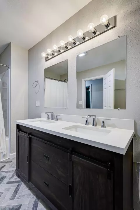 Bath - 4094 Parkview Dr, Frontenac, KS 66763 photo 4 of 5