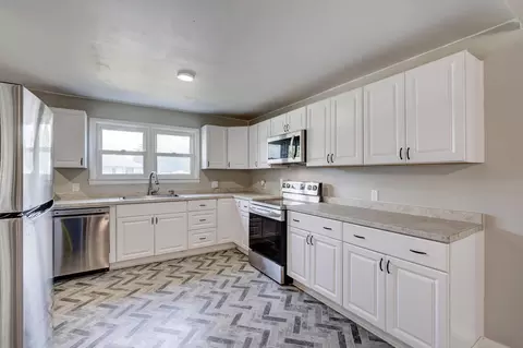 Kitchen - 4094 Parkview Dr, Frontenac, KS 66763 photo 1 of 2