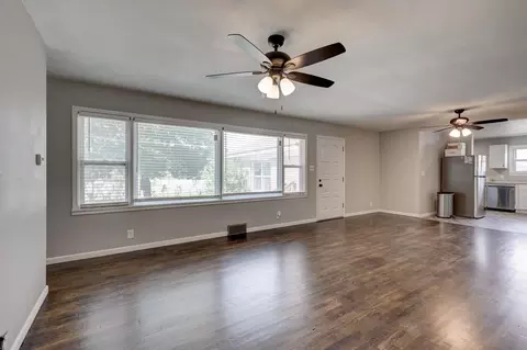 Living - 4094 Parkview Dr, Frontenac, KS 66763 photo 2 of 6