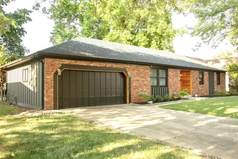 1142 E Woodland St, Springfield, MO 65807