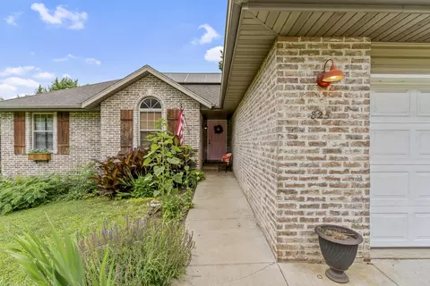 825 Pershing St, Willard, MO 65781
