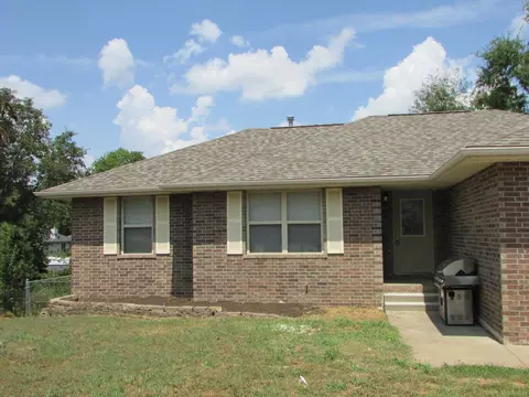 111 E Daleview Cir, Nixa, MO 65714