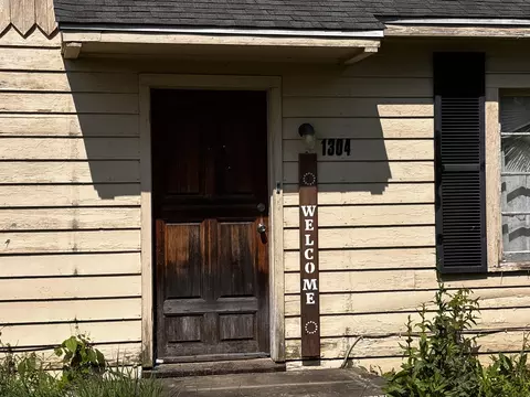 1304 S 7th St, Bethany, MO 64424