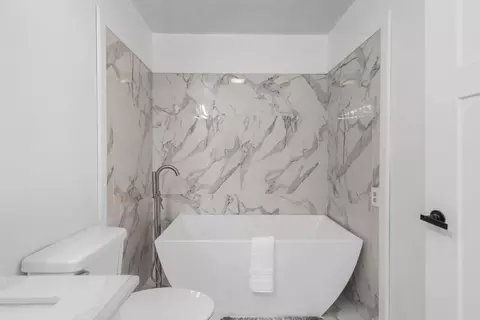 Bath - 1188 Hampton Rd, Reeds Spring, MO 65737 photo 2 of 4