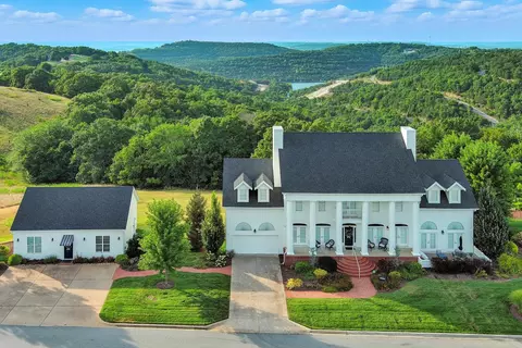 160 Emerald Pointe Dr, Hollister, MO 65672