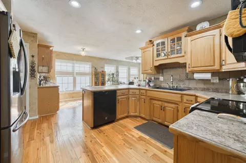 2052 W High Point St, Springfield, MO 65810 photo 13