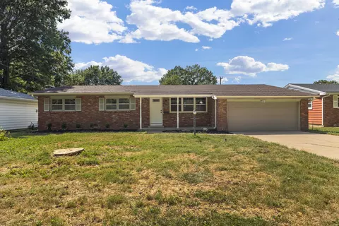 2435 S Kickapoo Ave, Springfield, MO 65804