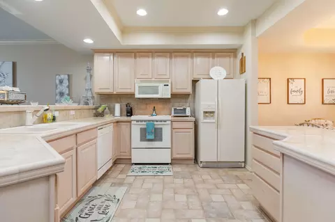 Kitchen - 200 Glory Rd #D2, Branson, MO 65616 photo 2 of 3