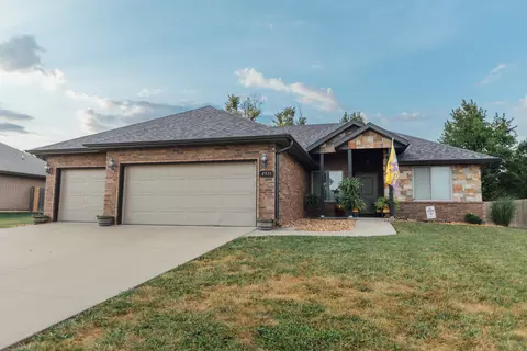 4511 W Cloverleaf Ter, Battlefield, MO 65619