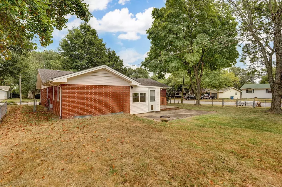 Exterior - 2153 N Link Ave, Springfield, MO 65803 photo 10 of 11