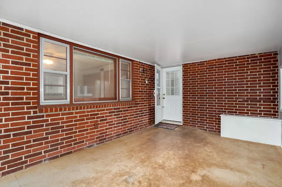 Exterior - 2153 N Link Ave, Springfield, MO 65803 photo 5 of 11
