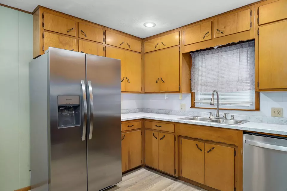 Kitchen - 2153 N Link Ave, Springfield, MO 65803 photo 2 of 3