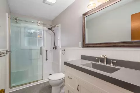 Bath - 2153 N Link Ave, Springfield, MO 65803 photo 1 of 2