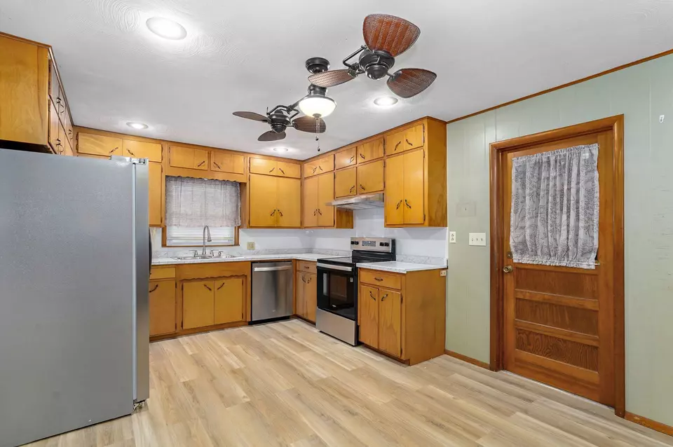 Kitchen - 2153 N Link Ave, Springfield, MO 65803 photo 1 of 3