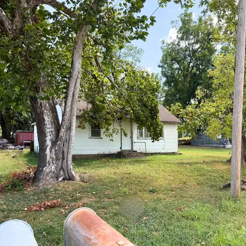202 S Main St, Everton, MO 65646
