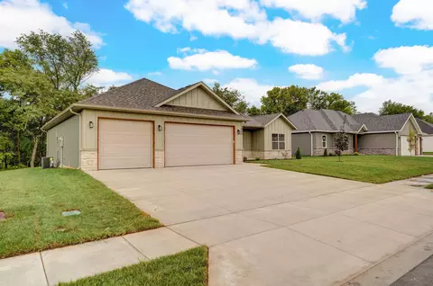 1454 N Collins Dr, Republic, MO 65738 photo 2