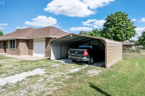 1004 Baretta Ct, Aurora, MO 65605 photo 8