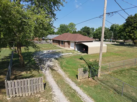 1004 Baretta Ct, Aurora, MO 65605 photo 6