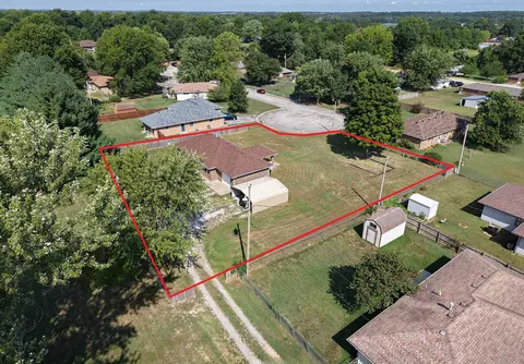 1004 Baretta Ct, Aurora, MO 65605 photo 4