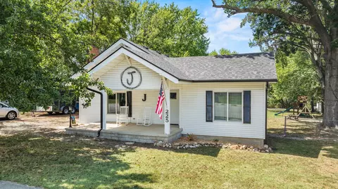 225 N Locust St, Marshfield, MO 65706 photo 2