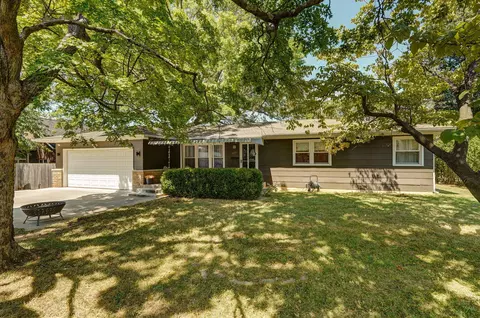 1827 Edgewood St, Springfield, MO 65804 photo 1