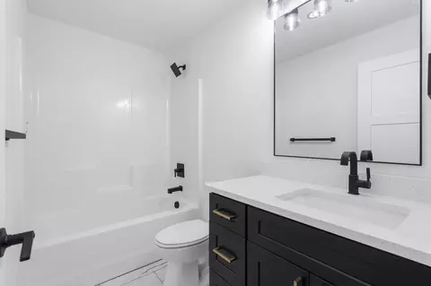 Bath - 116 E Acacia Cir, Clever, MO 65631 photo 4 of 7